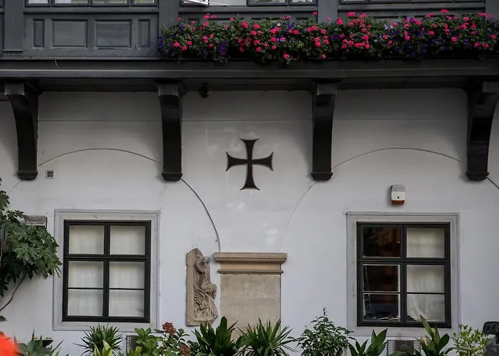 Deutscher Orden Hotel *