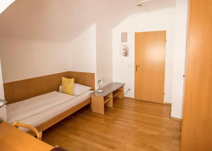 Deutscher Orden Hotel *