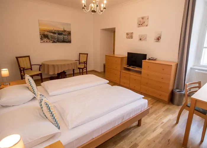 Deutscher Orden Hotel *